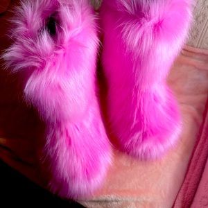 New Never Worn Pink Winter Boots (Hard Bottoms) size 39 US Women’s Size 8 1/2-9